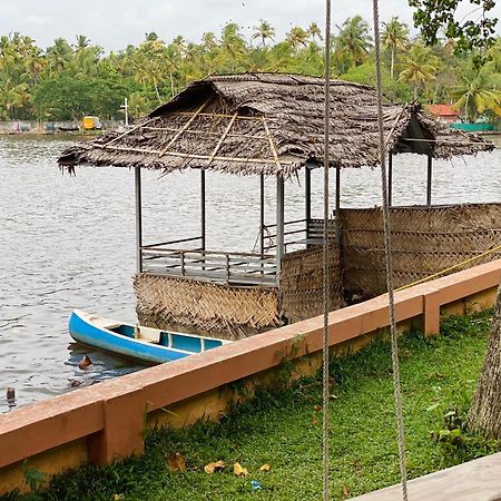 Waterfront By Palmyra Appartement Kollam Buitenkant foto