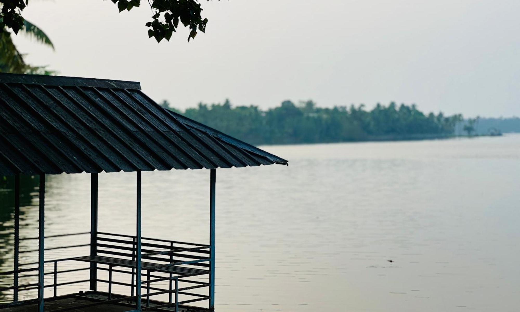Waterfront By Palmyra Appartement Kollam Buitenkant foto