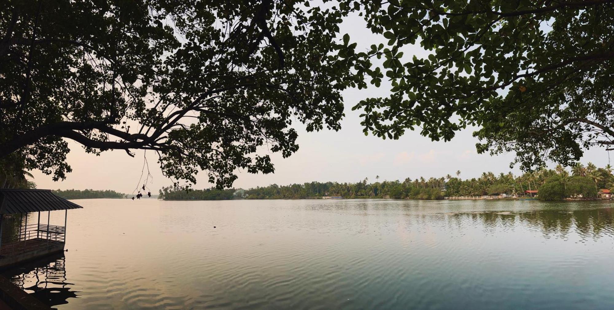Waterfront By Palmyra Appartement Kollam Buitenkant foto
