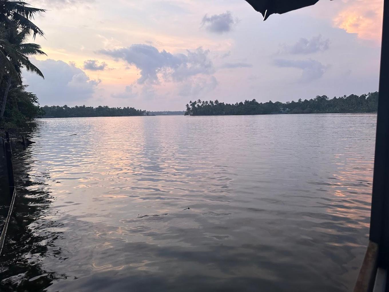 Waterfront By Palmyra Appartement Kollam Buitenkant foto