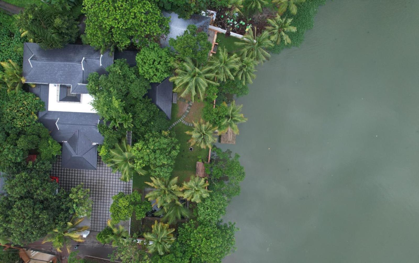Waterfront By Palmyra Appartement Kollam Buitenkant foto