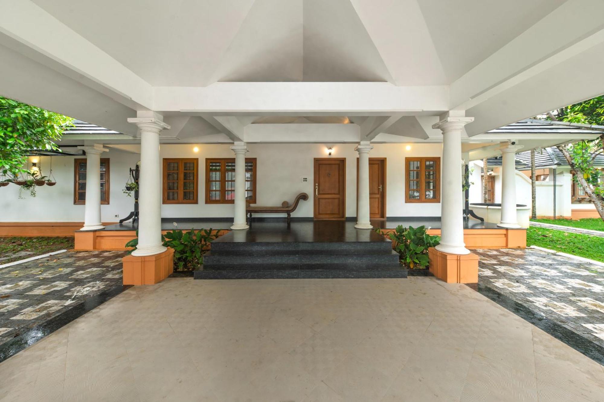 Waterfront By Palmyra Appartement Kollam Buitenkant foto