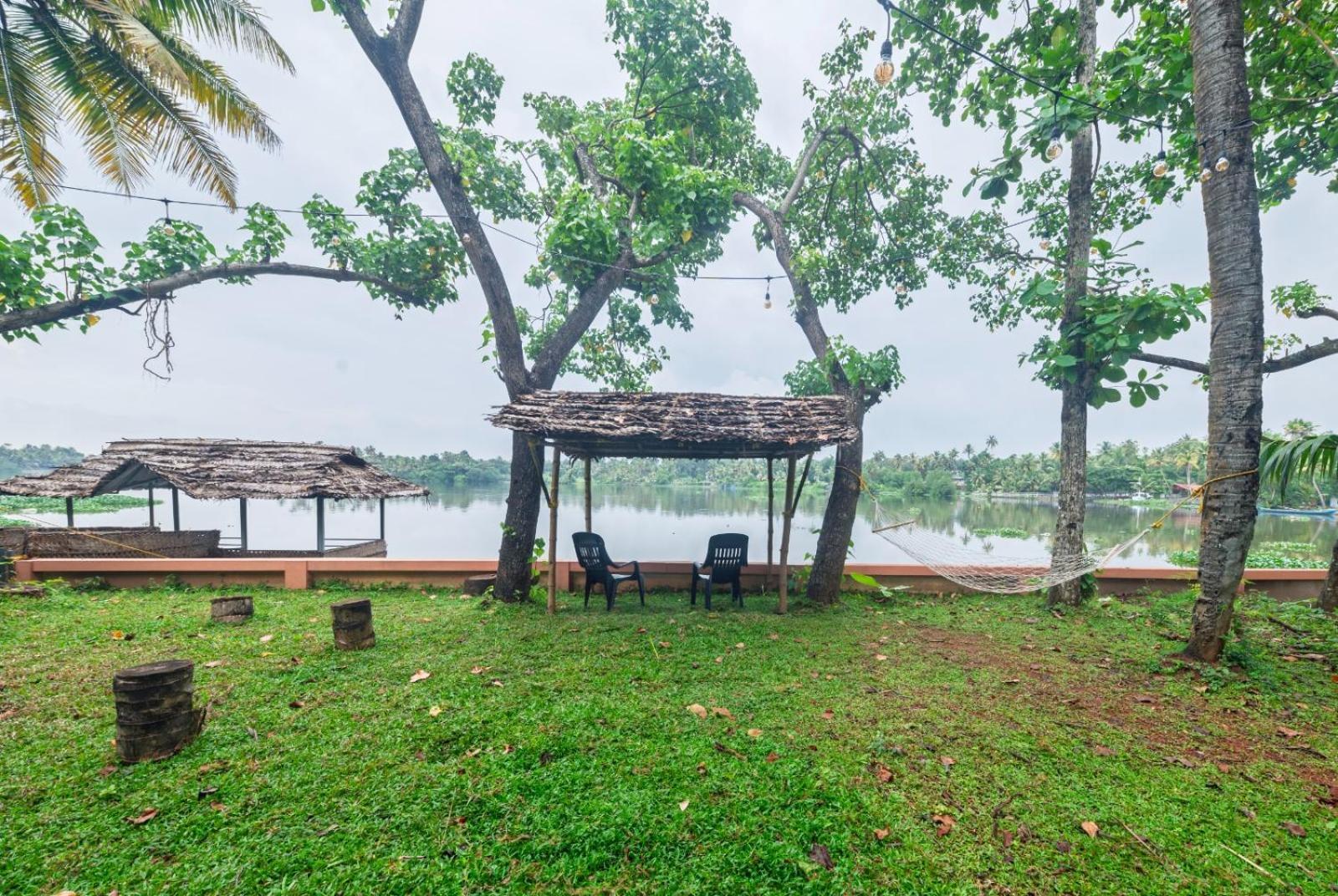 Waterfront By Palmyra Appartement Kollam Buitenkant foto