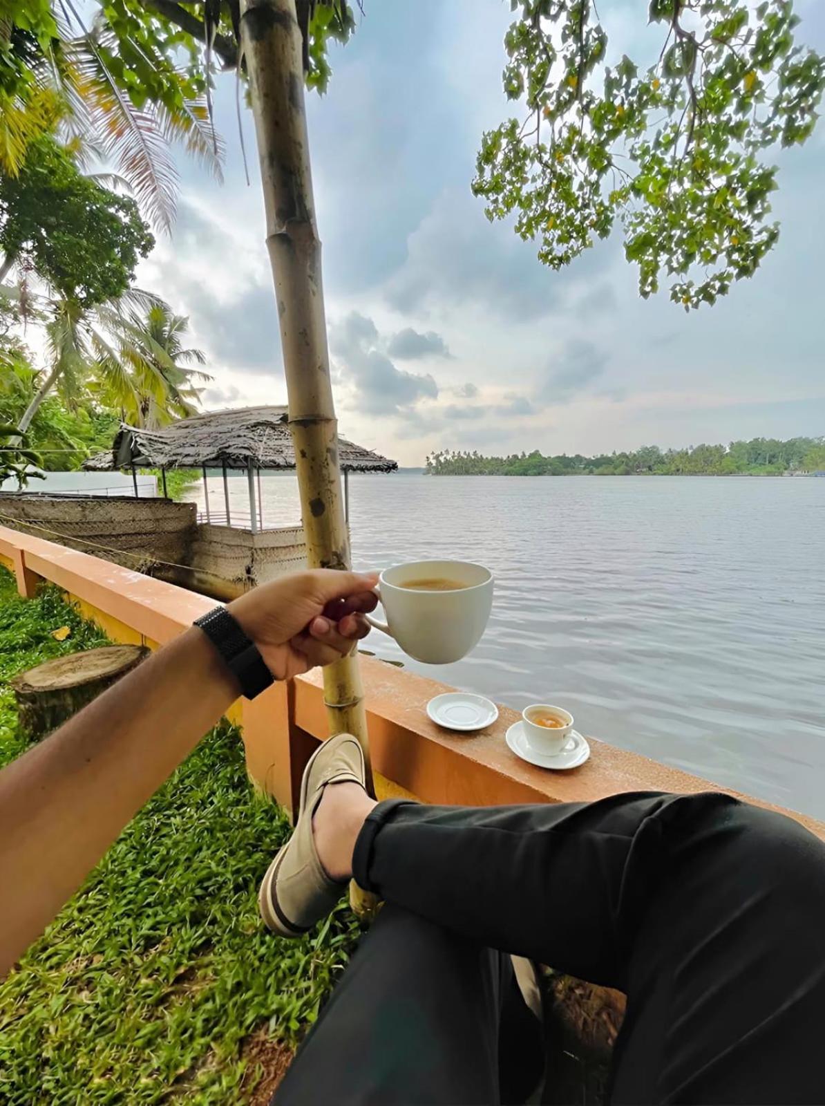Waterfront By Palmyra Appartement Kollam Buitenkant foto