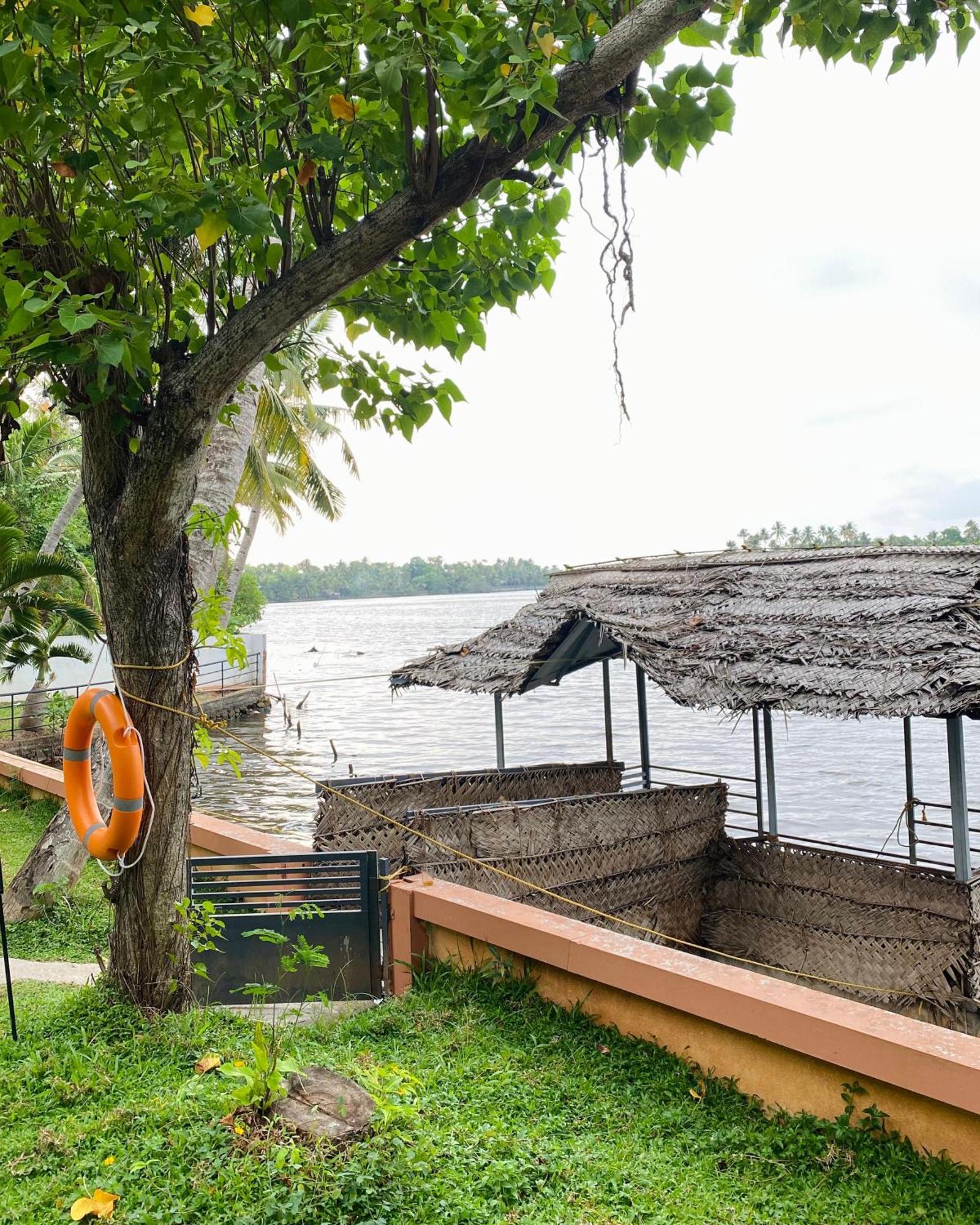 Waterfront By Palmyra Appartement Kollam Buitenkant foto