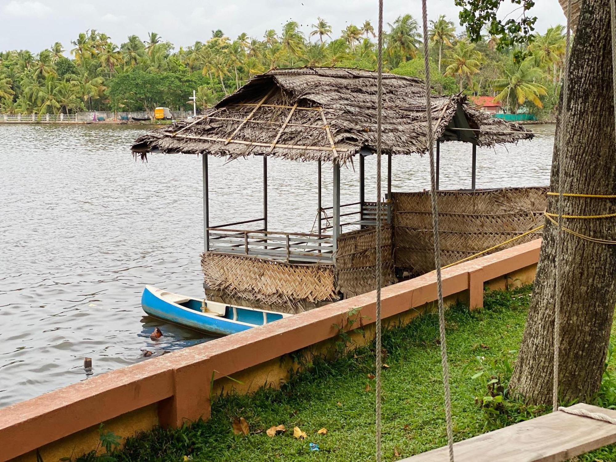 Waterfront By Palmyra Appartement Kollam Buitenkant foto