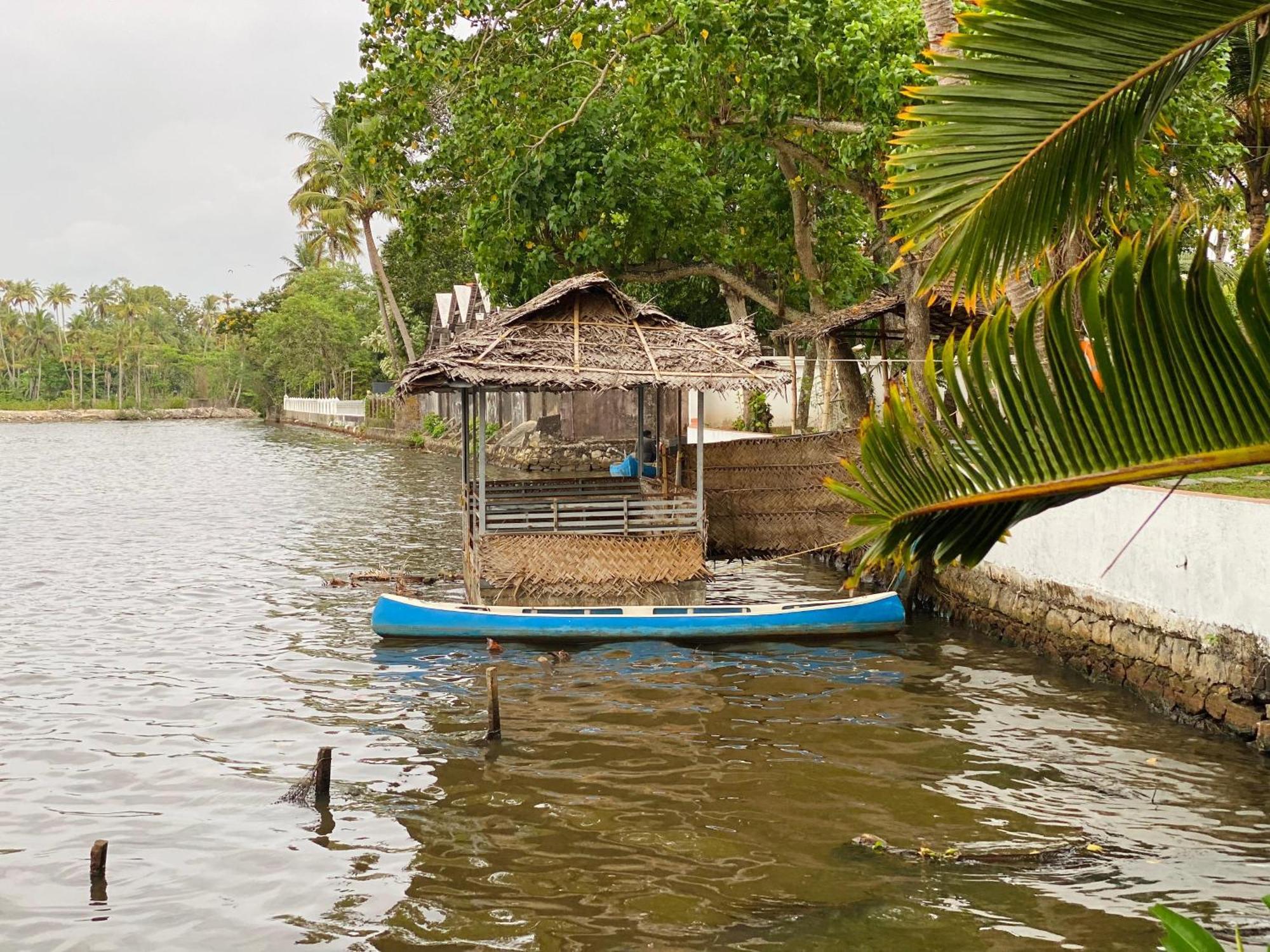 Waterfront By Palmyra Appartement Kollam Buitenkant foto