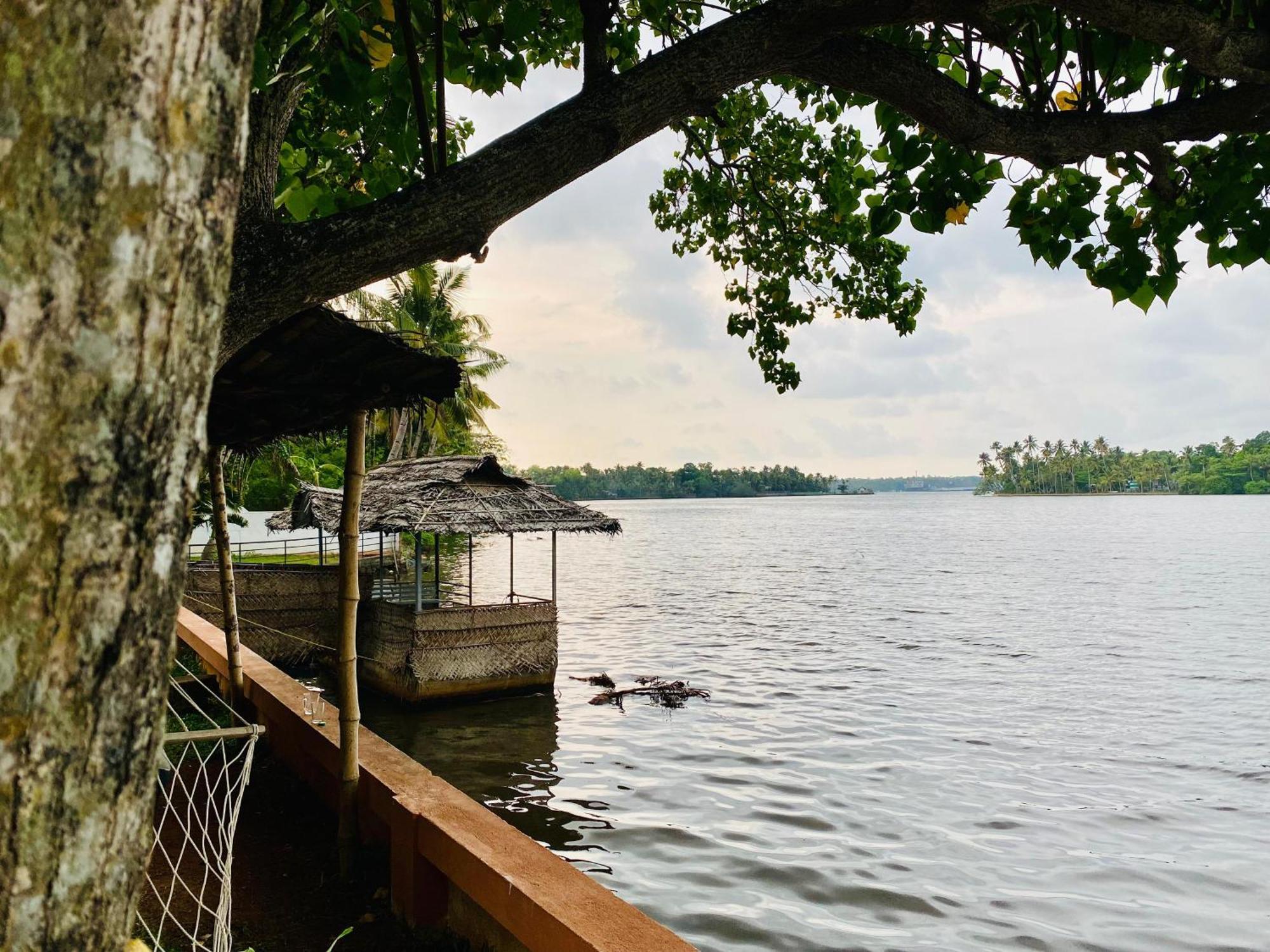 Waterfront By Palmyra Appartement Kollam Buitenkant foto